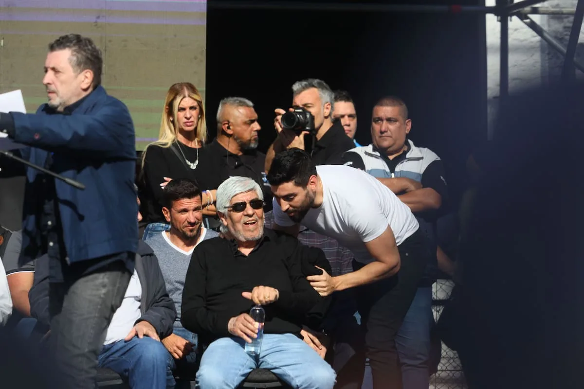 Moyano negocia con el Gobierno más allá de los aumentos salariales