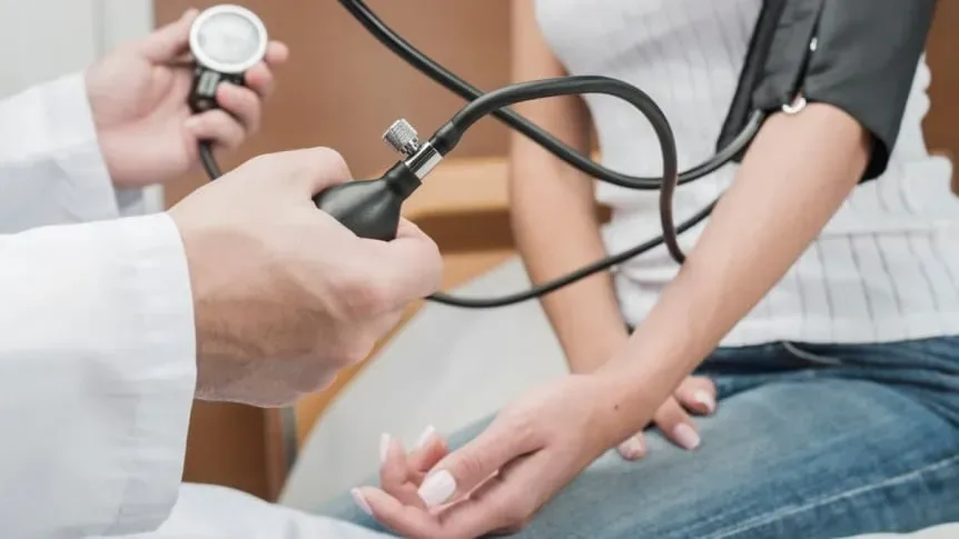 Nuevas recomendaciones de presión arterial para reducir riesgo de infarto y accidente cerebrovascular