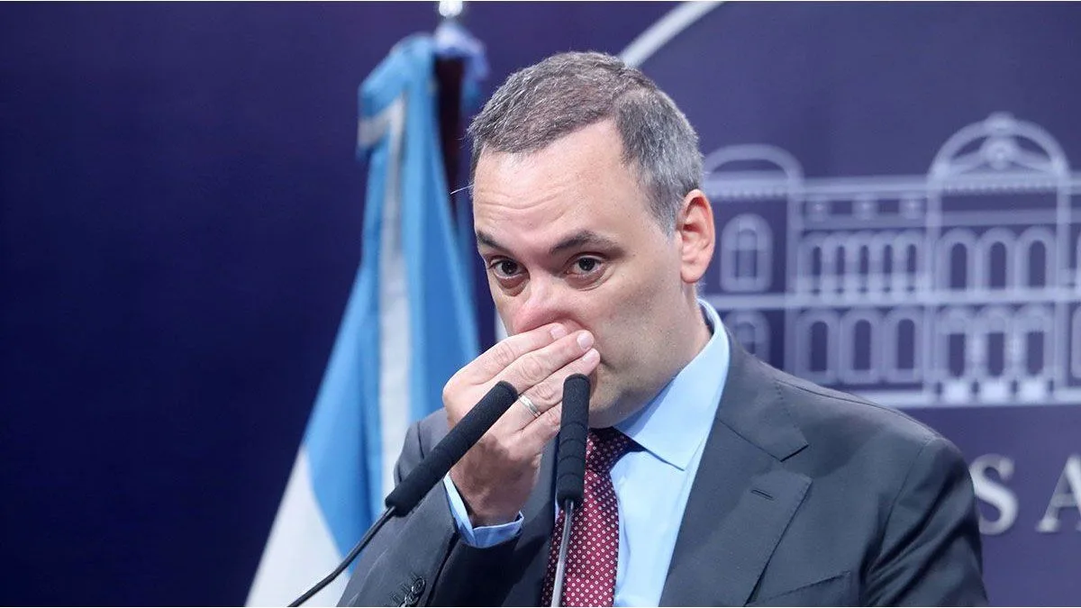 Piden detención del vocero presidencial Adorni por presunto apriete a testigo