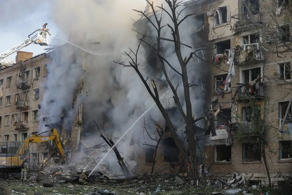 Rusia intensifica ataques en Kiev tras bombardeo en residencia estudiantil de Lugansk