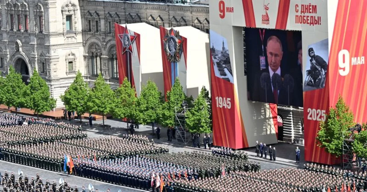 Rusia propone tregua para el 9 de mayo y amenaza con atacar el centro de Kiev si Ucrania la rechaza