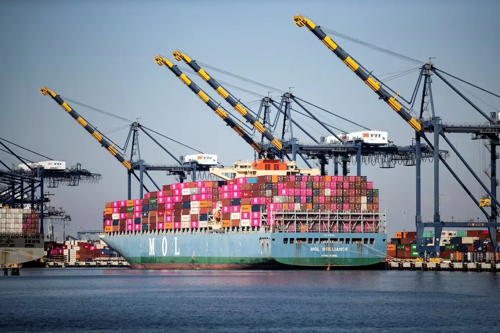 Superávit comercial histórico en abril impulsado por exportaciones y caída de importaciones
