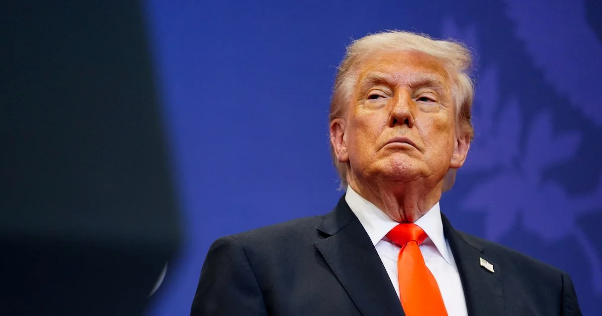 Trump amenaza a Irán con destrucción total si ataca barcos estadounidenses en Ormuz