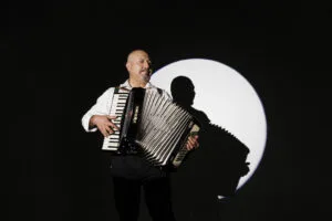 Alexis Balanowsky presenta «Equilibrio» en el Centro Cultural Córdoba con un concierto único