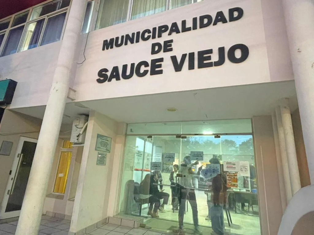 ASOEM cuestiona millonario gasto en servicios externos y pide maquinaria propia para Sauce Viejo