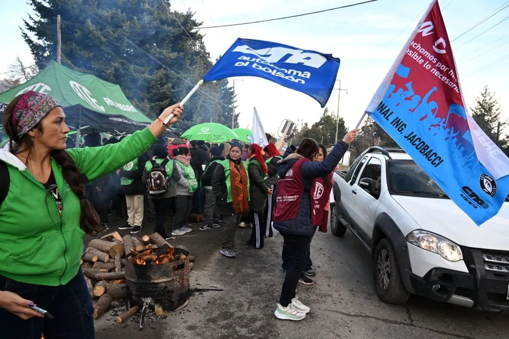 ATE movilizó en Bariloche por el despido de un delegado del Centro Atómico