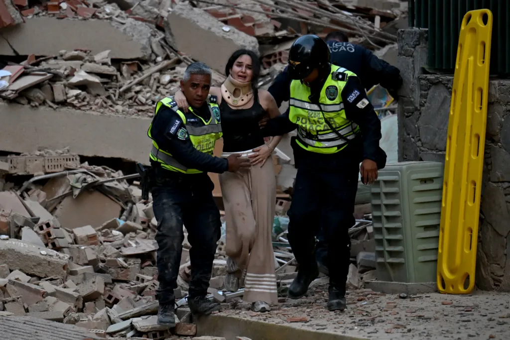Aumentan a 164 los muertos tras fuertes sismos que afectaron varias regiones de Venezuela