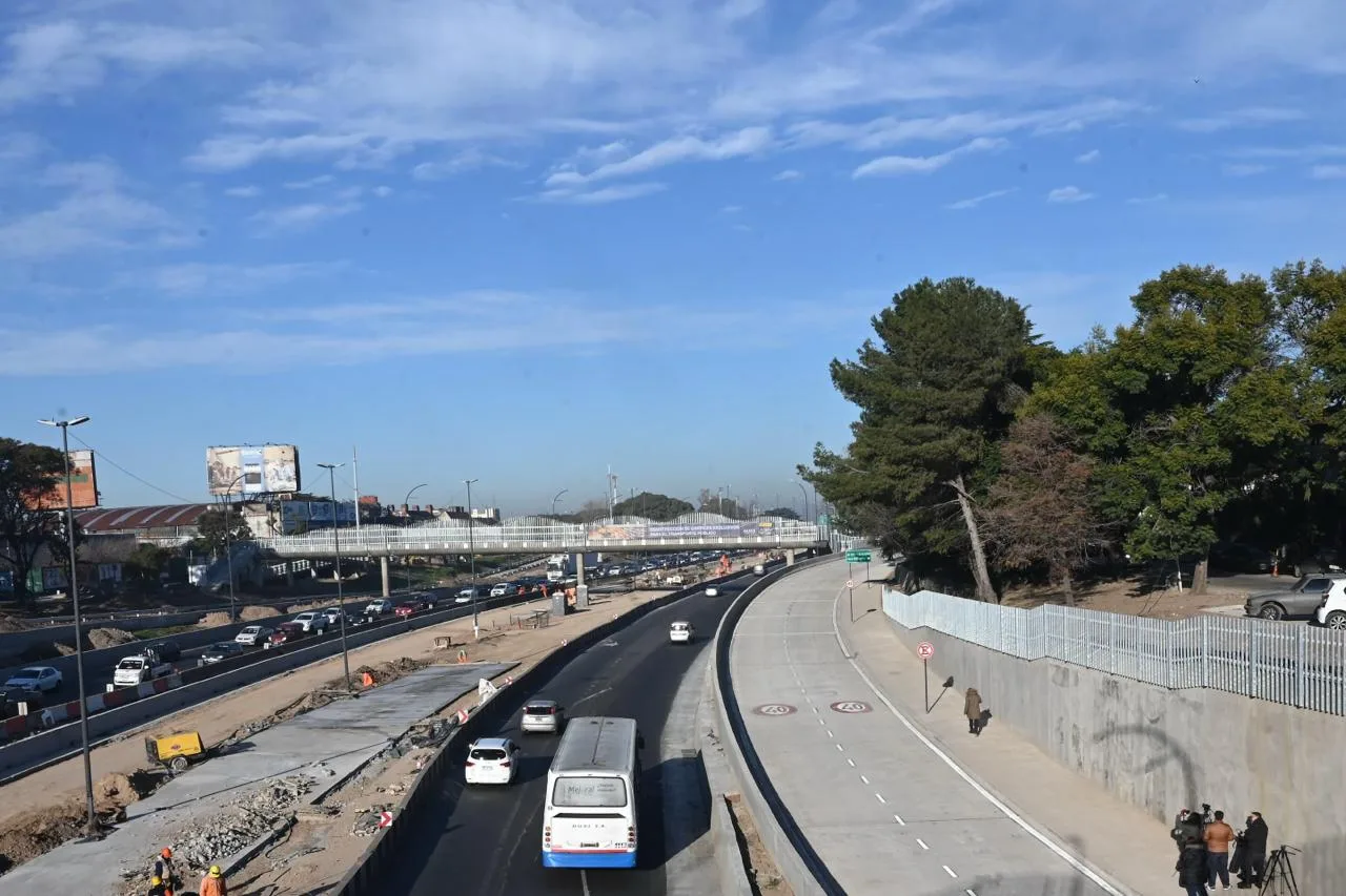 Avanza la transformación de la Autopista Dellepiane con nueva colectora y cuatro puentes construidos