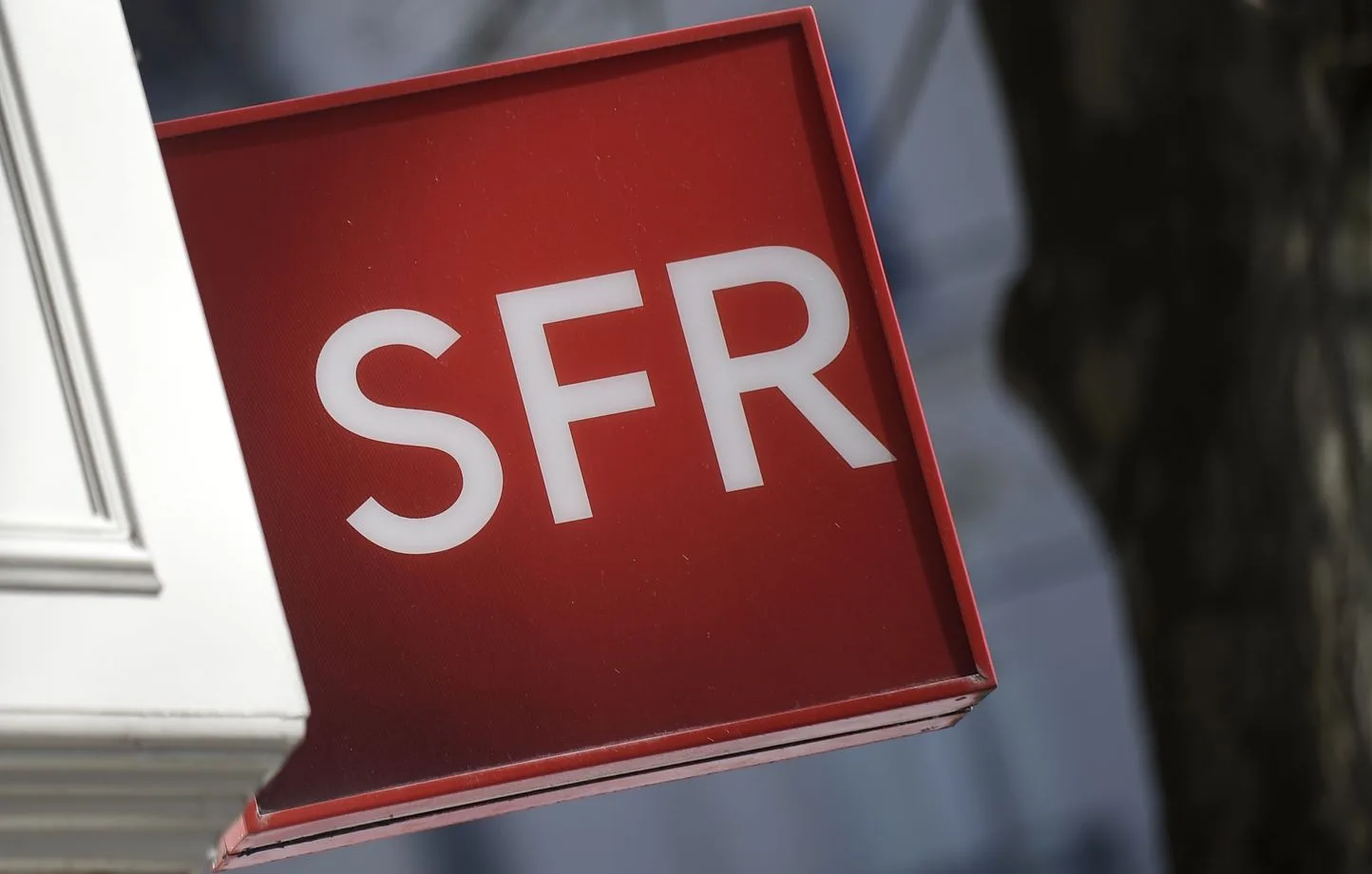 Bouygues, Free y Orange acuerdan compra conjunta de SFR por más de 20 mil millones de euros