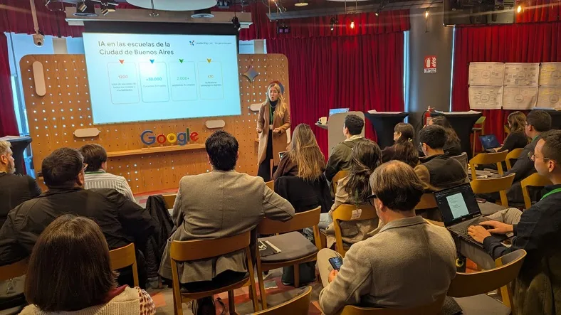 Buenos Aires presenta su modelo de inteligencia artificial educativa en foro regional en Chile