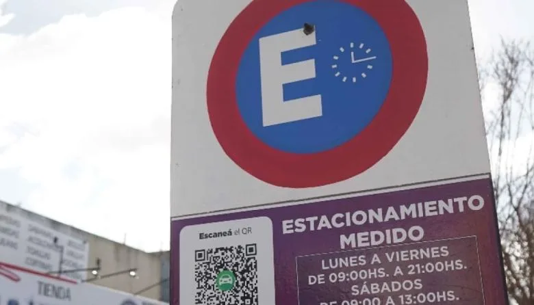 Cambios en el estacionamiento medido buscan aliviar al comercio local, pero el intendente puede vetar la medida