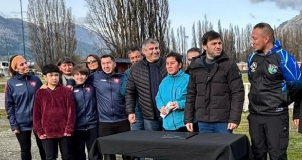 Comenzó la construcción del gimnasio municipal que centralizará el deporte en El Hoyo