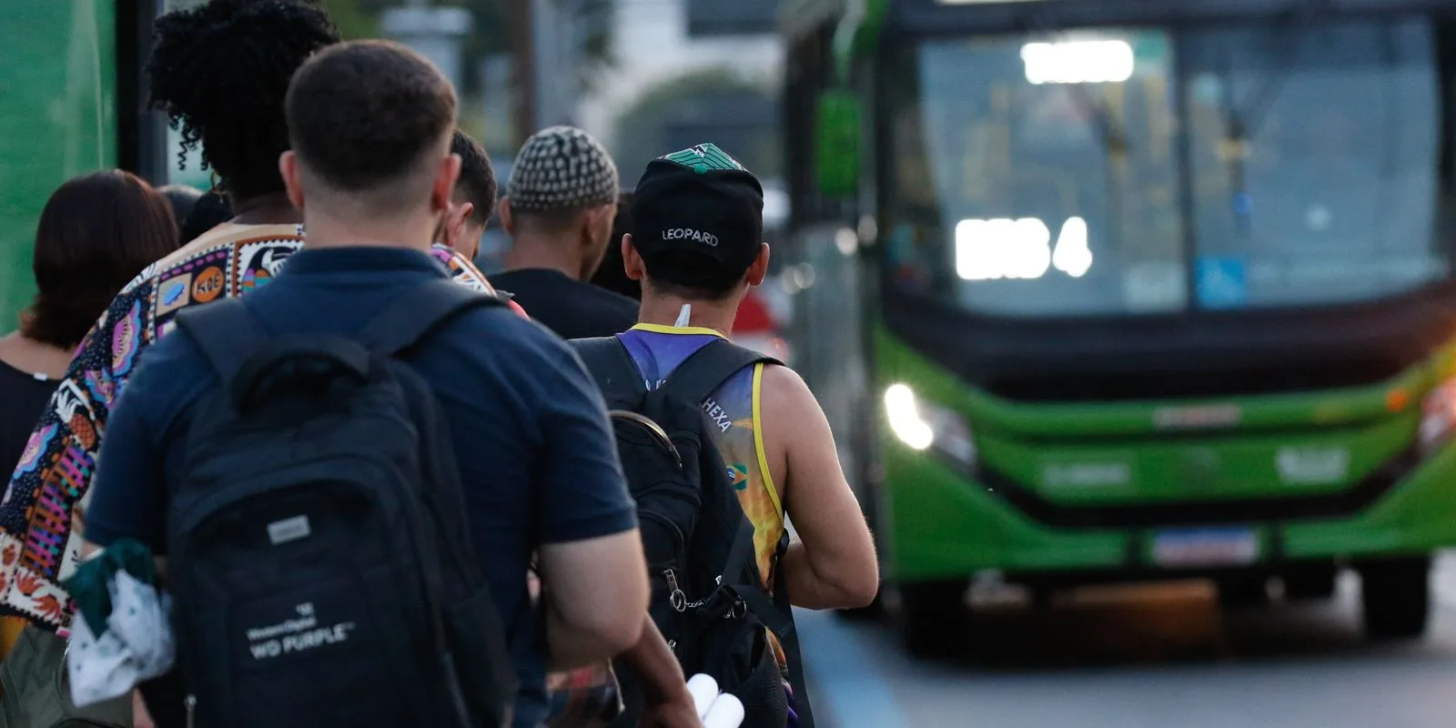 Conductores de autobuses en Río de Janeiro inician huelga indefinida por reclamos salariales y laborales