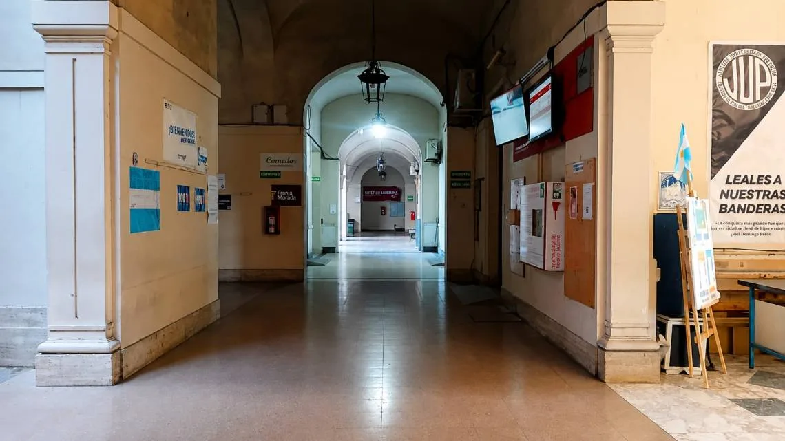 Continúa el paro en universidades por desacuerdo en salarios y financiamiento