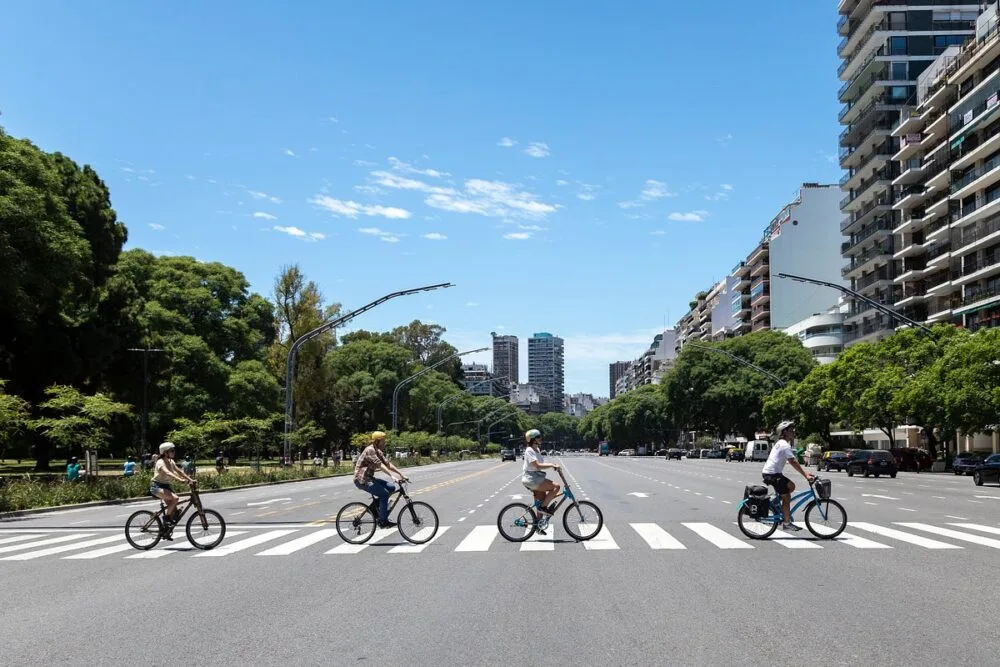 Crece el uso urbano de bicicletas y la demanda de medidas contra el robo en medio de la crisis