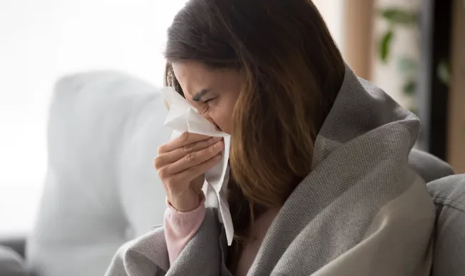 Crecen las consultas por gripe y expertos insisten en retomar medidas de prevención básicas
