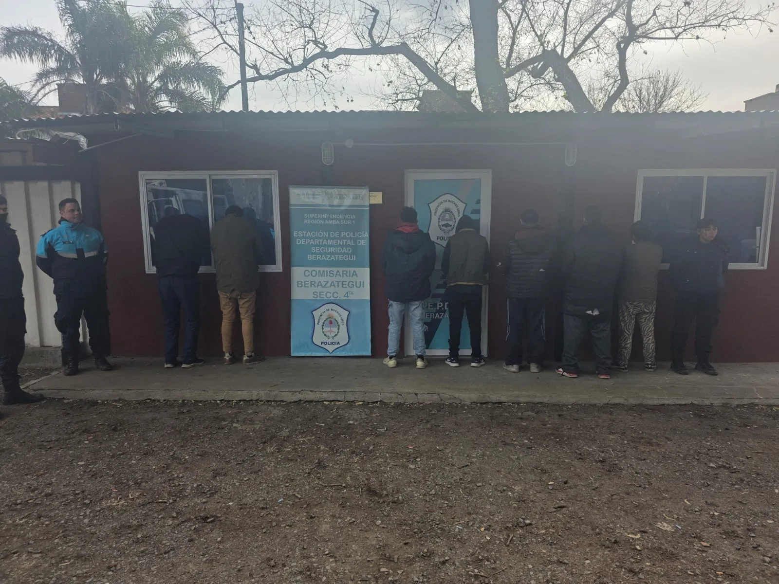 Desmantelan banda de narcomenudeo con arsenal y comunicaciones en Florencio Varela