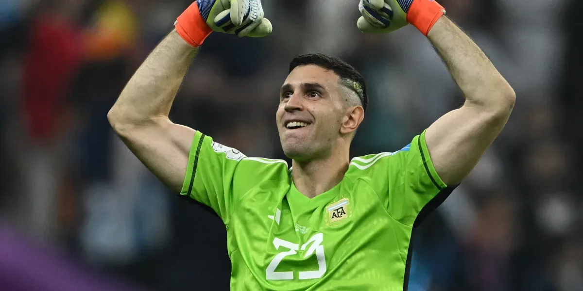 Dibu Martínez se acerca a un récord histórico de vallas invictas con la selección argentina