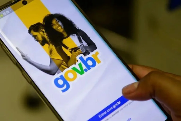 Diferencias clave entre el sitio web y la app Gov.br en el acceso a servicios públicos