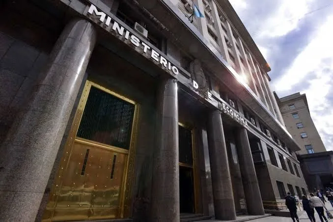 El ajuste fiscal nacional presiona las finanzas provinciales al volverse deficitarias