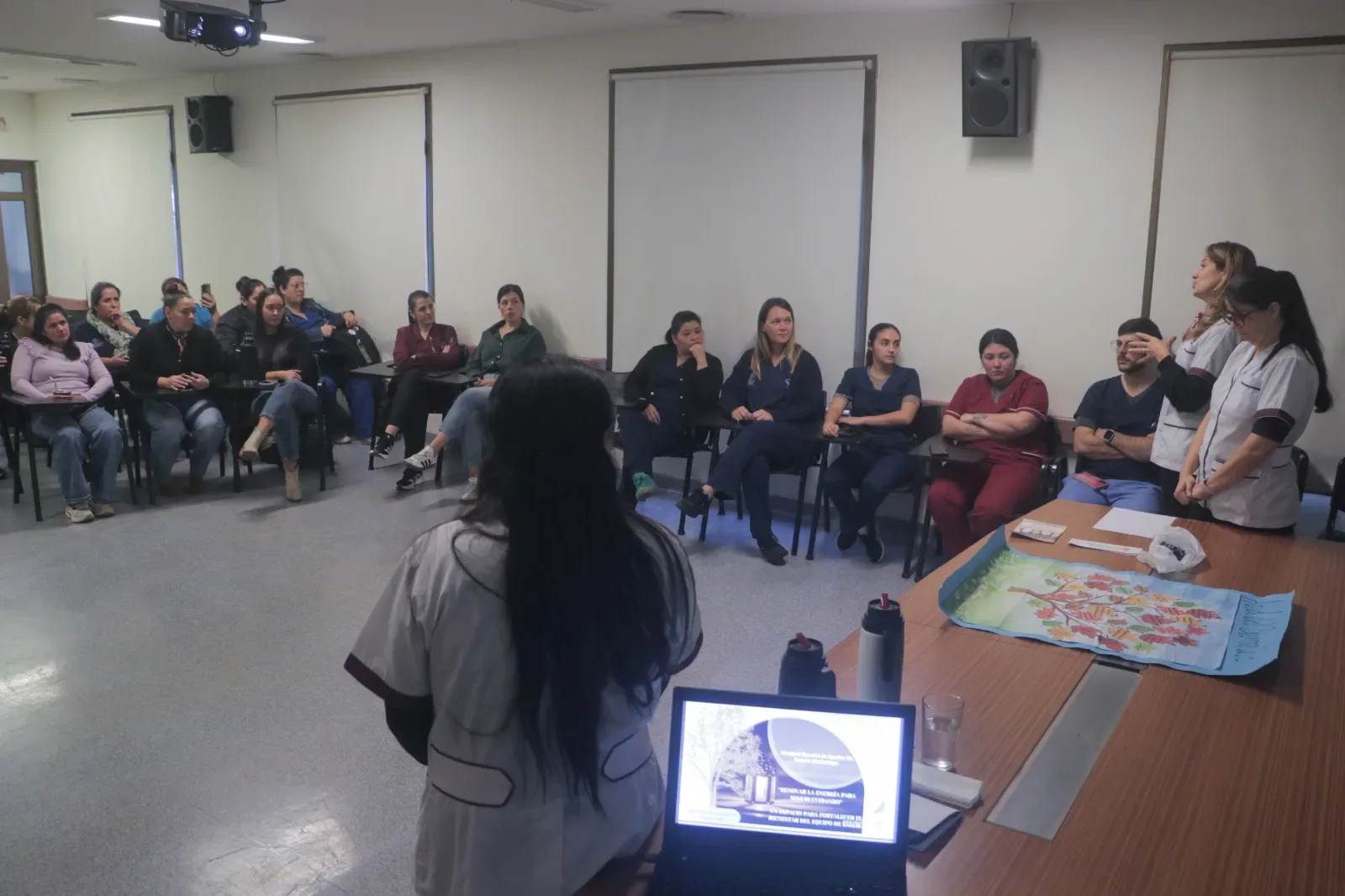 El Hospital Madariaga lanza un taller pionero para prevenir el agotamiento del personal sanitario