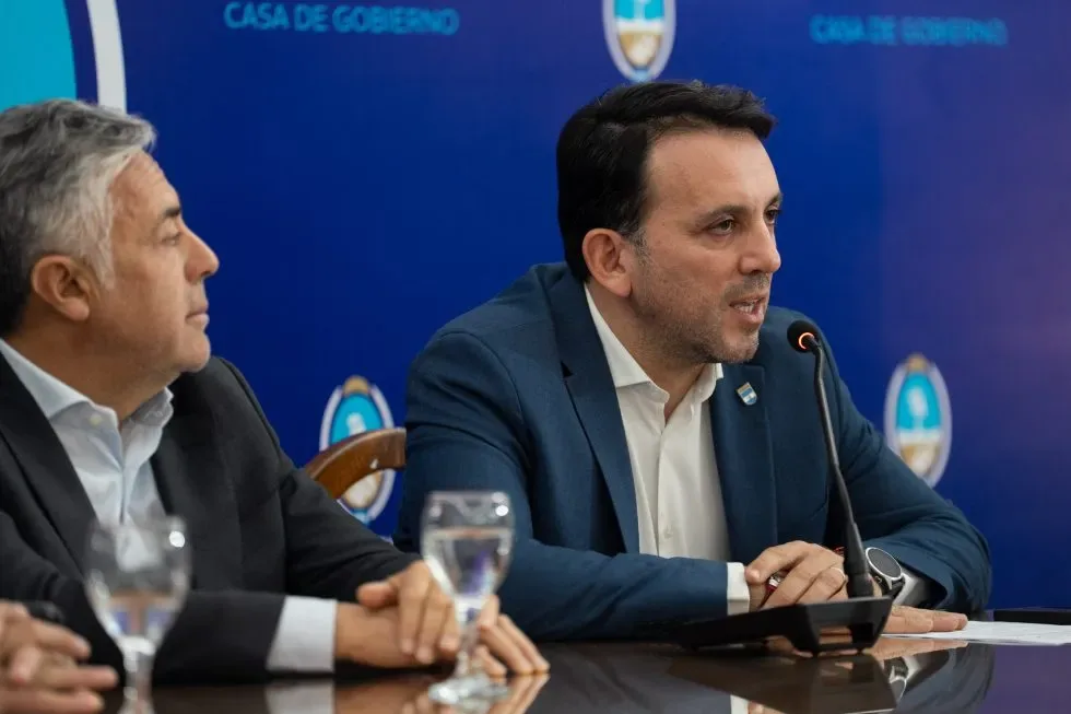 El uso pedagógico de celulares en escuelas de Mendoza mantiene el apoyo oficial pese a proyecto restrictivo