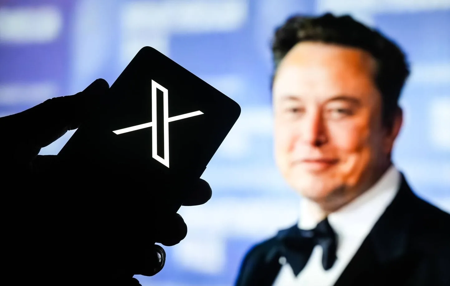 Elon Musk señalado por amplificar discursos violentos y mensajes antiinmigrantes en X
