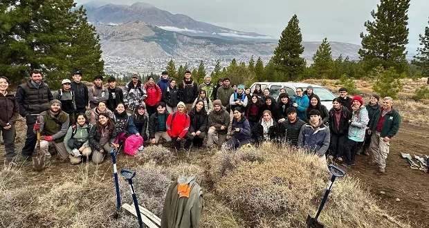 Esquel impulsa la restauración ambiental con nueva plantación de cipreses centenarios en La Zeta