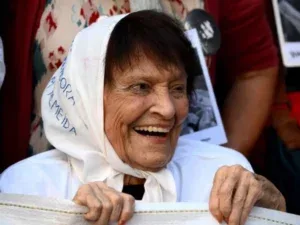 Fallece Taty Almeida, histórica referente de Madres de Plaza de Mayo, a los 95 años
