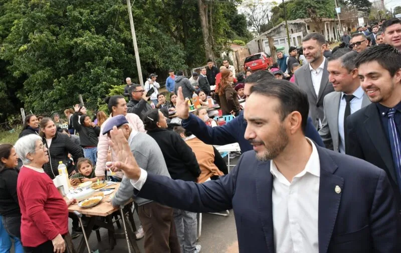 Gobernador Valdés insta a priorizar gastos ante la caída de recursos y busca reactivar obras clave