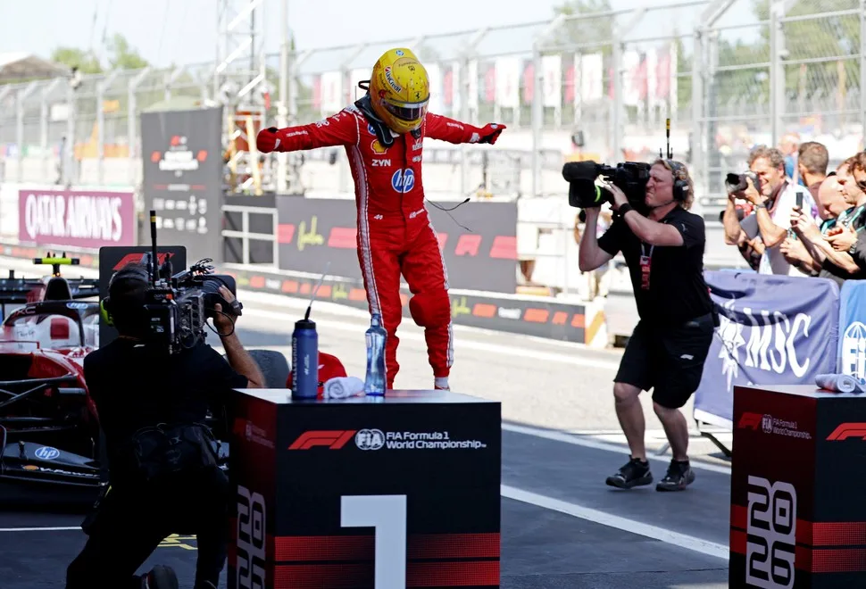 Hamilton gana en Barcelona con Ferrari tras una estrategia impecable y destaca Colapinto