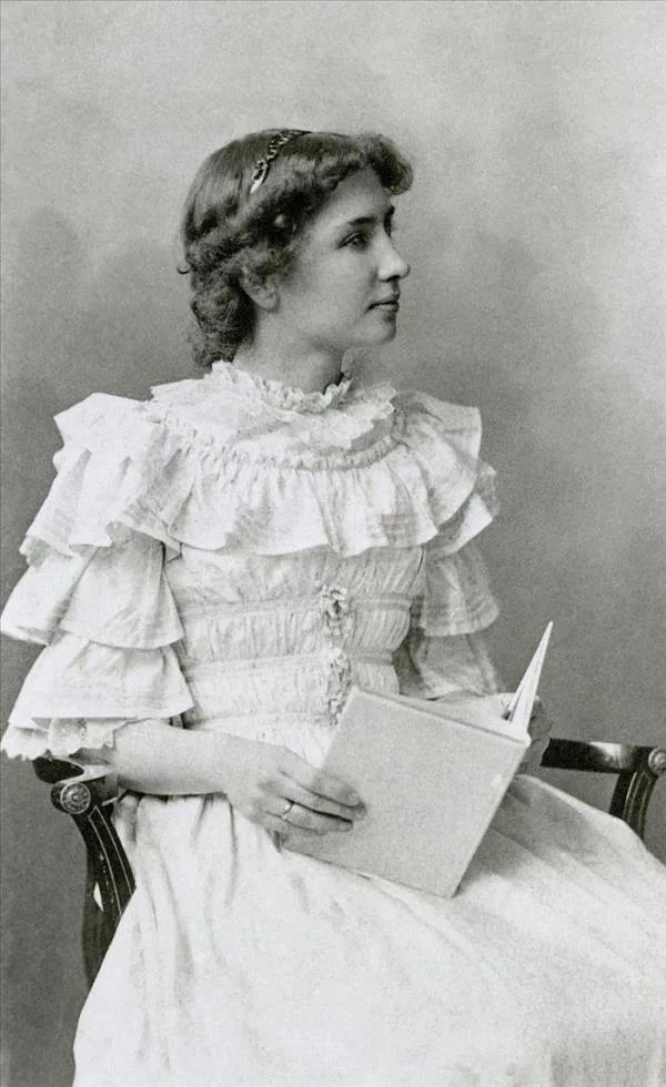 Helen Keller, pionera en la inclusión de personas sordociegas y símbolo de superación