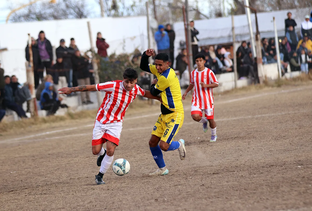 Huracán mantiene el liderato tras empatar con El Porvenir en un partido intenso