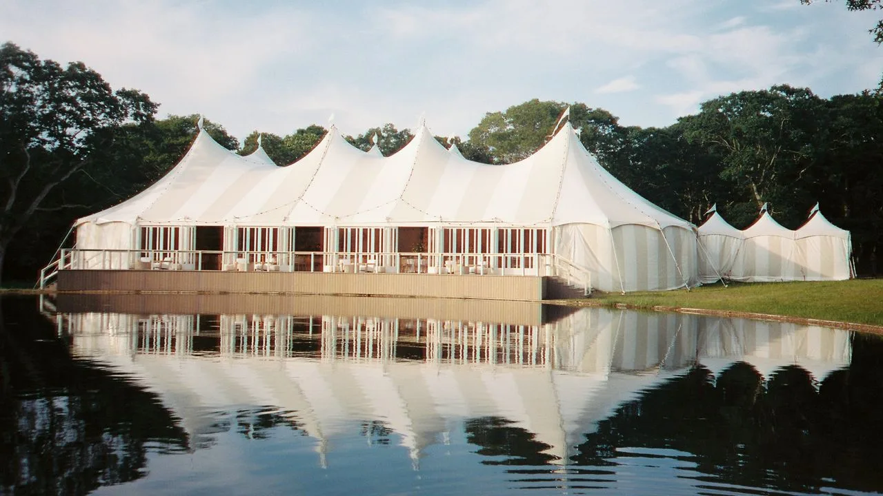 Innovación y diseño en carpas para bodas: más que un simple refugio temporal