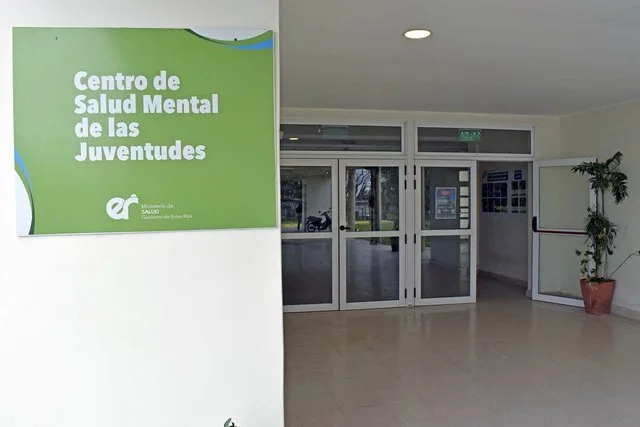 Jóvenes del Centro de Salud Mental exponen sus obras en la Casa de la Cultura