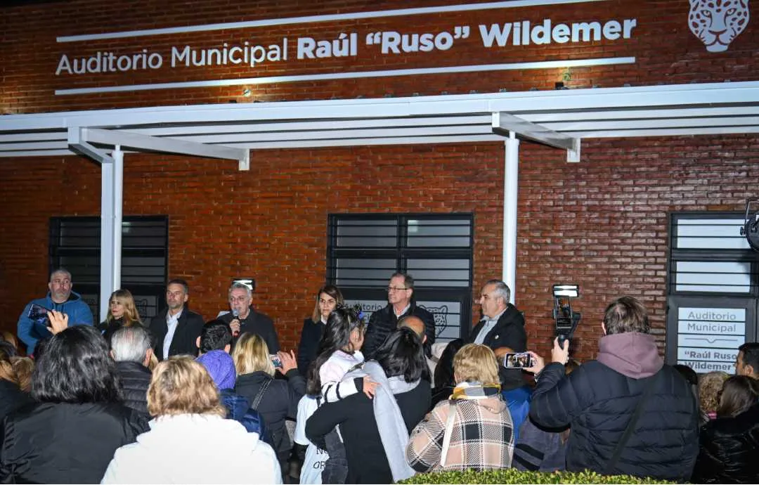Julio Zamora inauguró el auditorio Raúl Wildemer en Ricardo Rojas para impulsar la cultura local