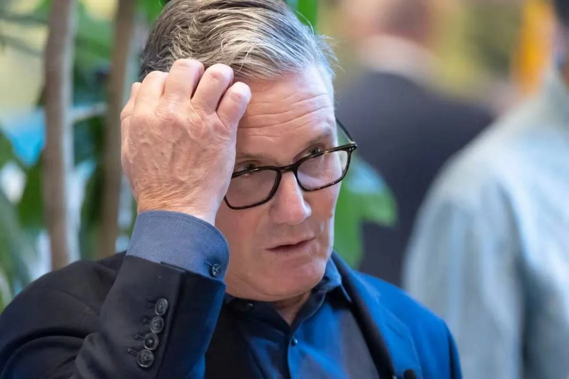 Keir Starmer renunció a la conducción del Partido Laborista en medio de una crisis interna