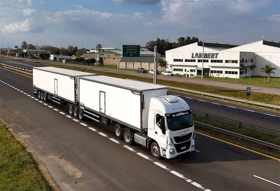 La firma Lambert creó el primer bitrén térmico de Argentina para transporte refrigerado