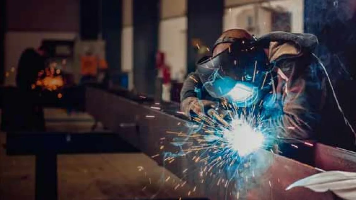 La industria advierte una fuerte caída en producción y empleo formal con reclamos urgentes