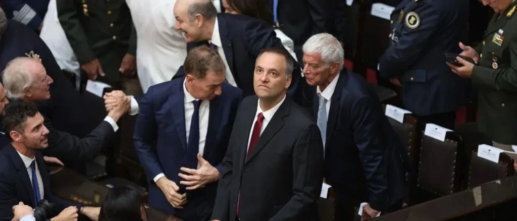 La interpelación a Manuel Adorni tensiona al oficialismo y sus aliados en el Congreso