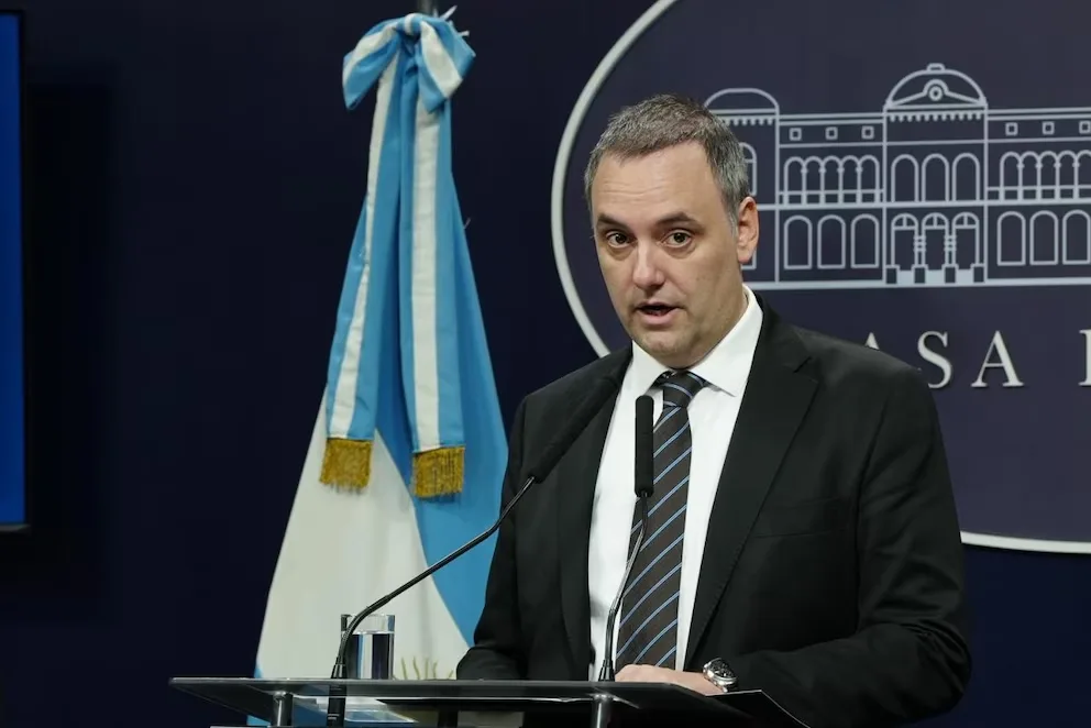 La Justicia investiga compras de videojuegos de Manuel Adorni con tarjetas de empleados públicos