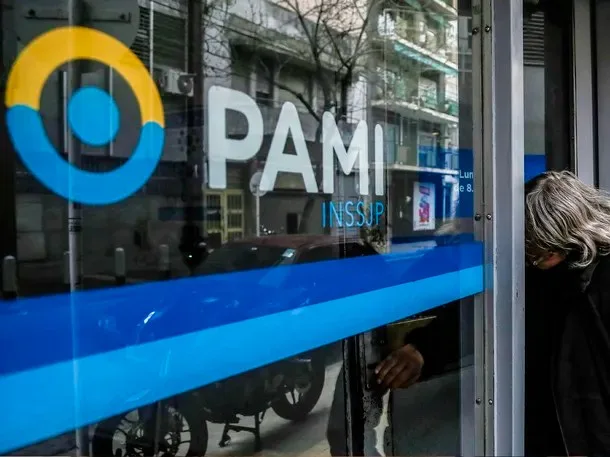 La mayoría de los médicos de PAMI continúan atendiendo pese a una protesta minoritaria