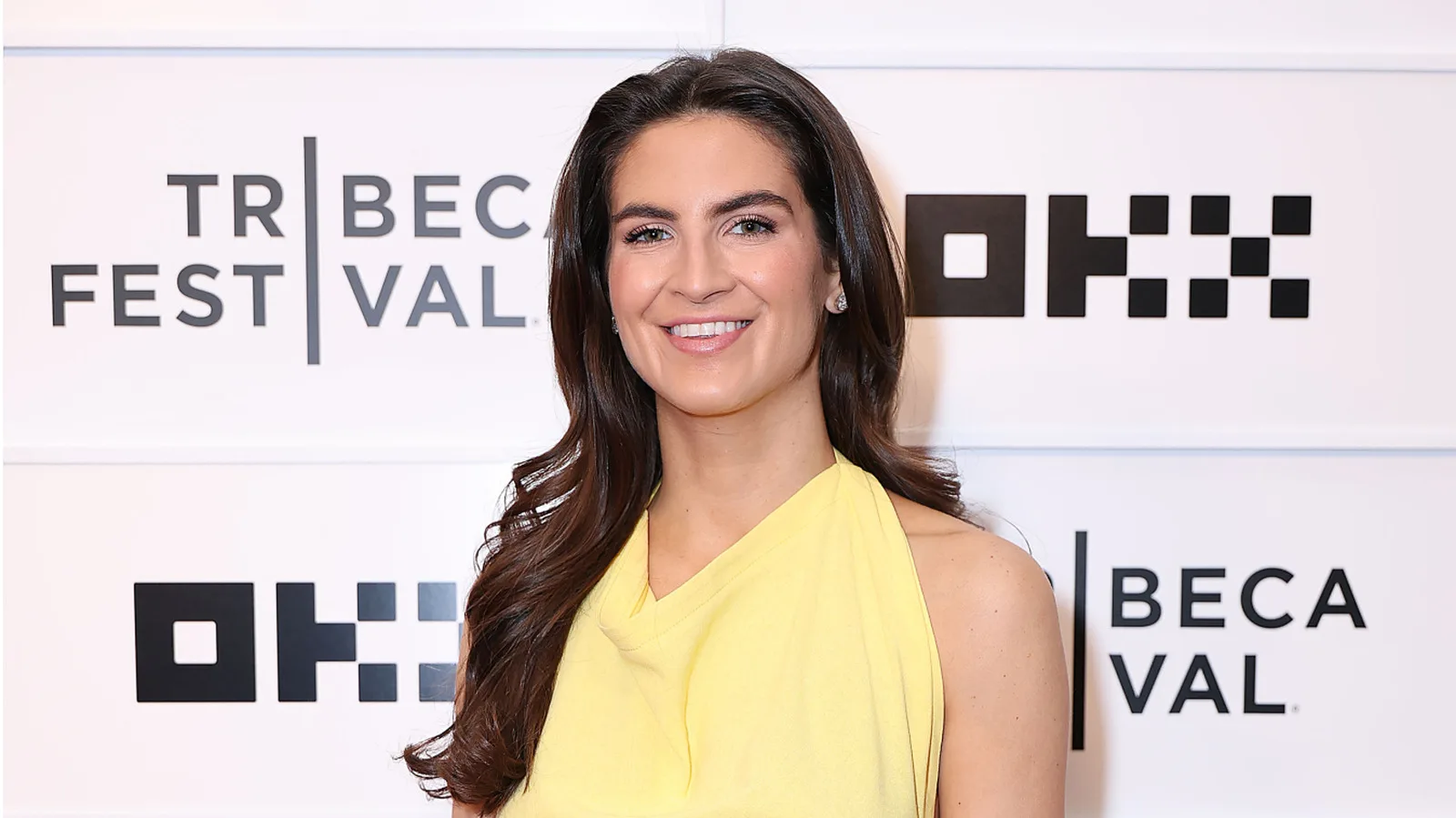 La transformación estilística de Kaitlan Collins, de casual a ícono del estilo profesional