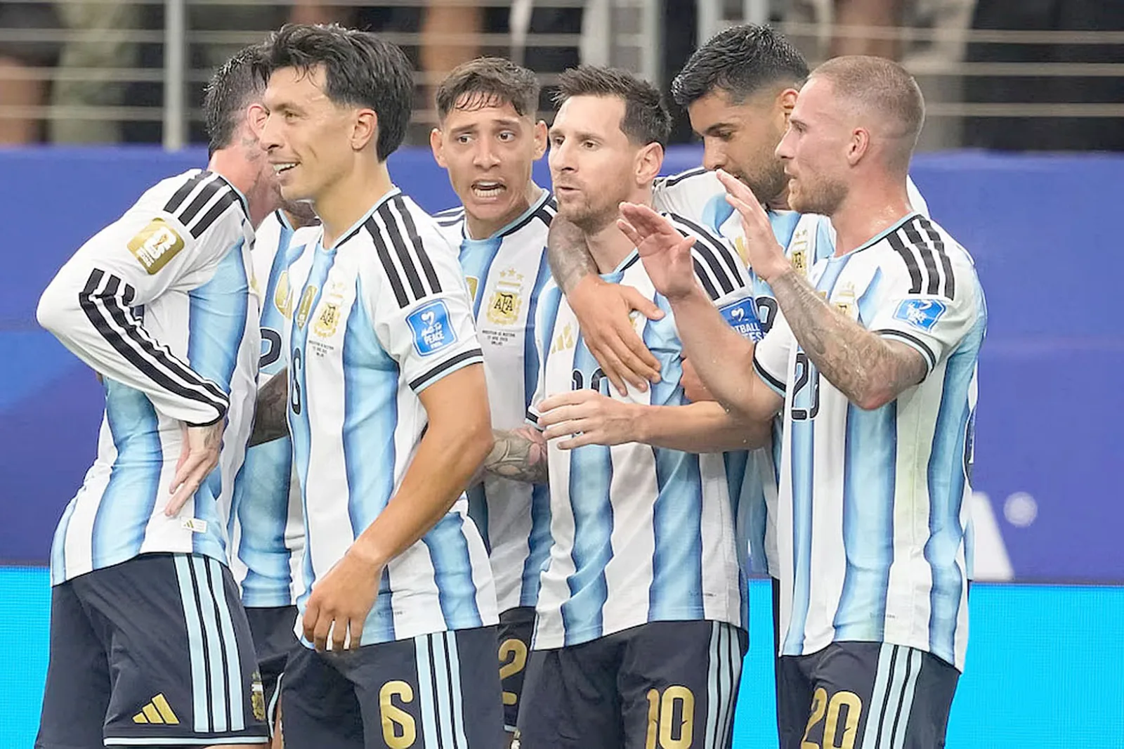 Lionel Messi lidera a Argentina hacia los octavos de final con doble gol ante Austria