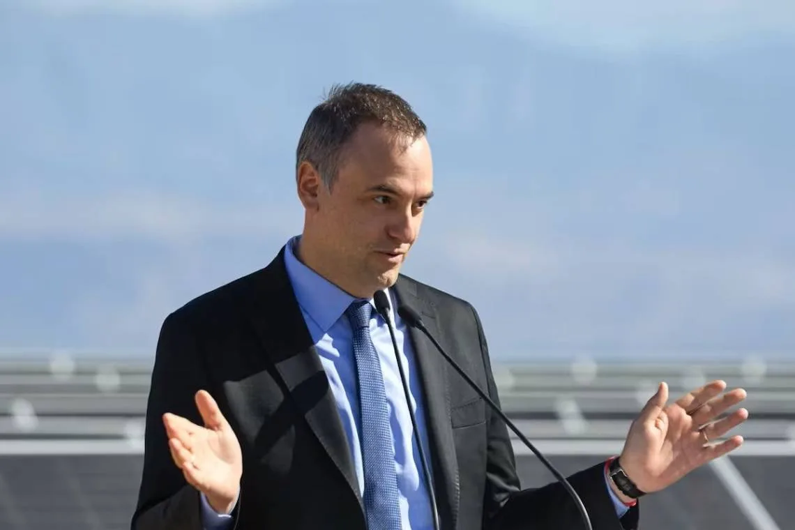 Manuel Adorni y su esposa adhieren a régimen fiscal simplificado en medio de investigación patrimonial