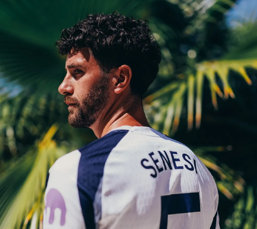 Marcos Senesi se incorpora al Tottenham con el respaldo de Osvaldo Ardiles