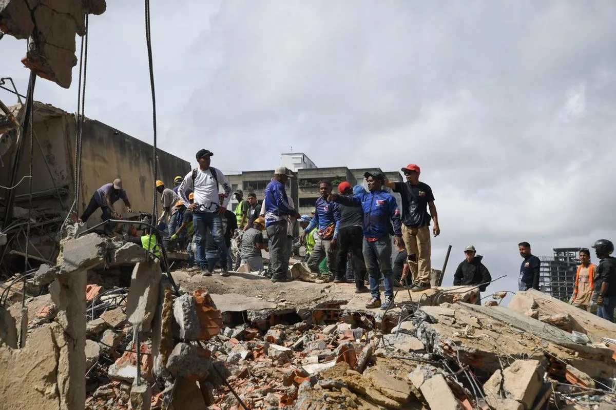 Más de 900 muertos y miles de desaparecidos tras los terremotos que devastaron Venezuela
