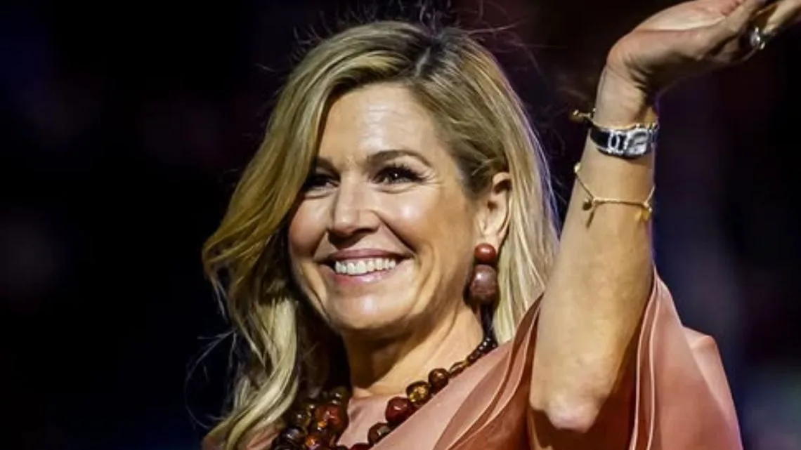 Máxima Zorreguieta cautivó con un vestido verde esmeralda de textura tridimensional en Ámsterdam
