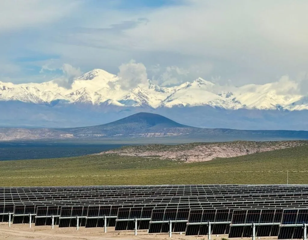 Mendoza suma un parque solar de 180 MW que impulsa su matriz energética renovable