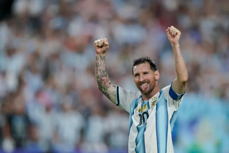 Messi iguala récord histórico de goles y partidos en Mundiales con un triplete